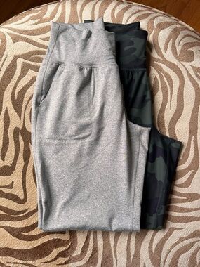 Old Navy Women’s Joggers - 2 Pairs of Petite-Medium Pants